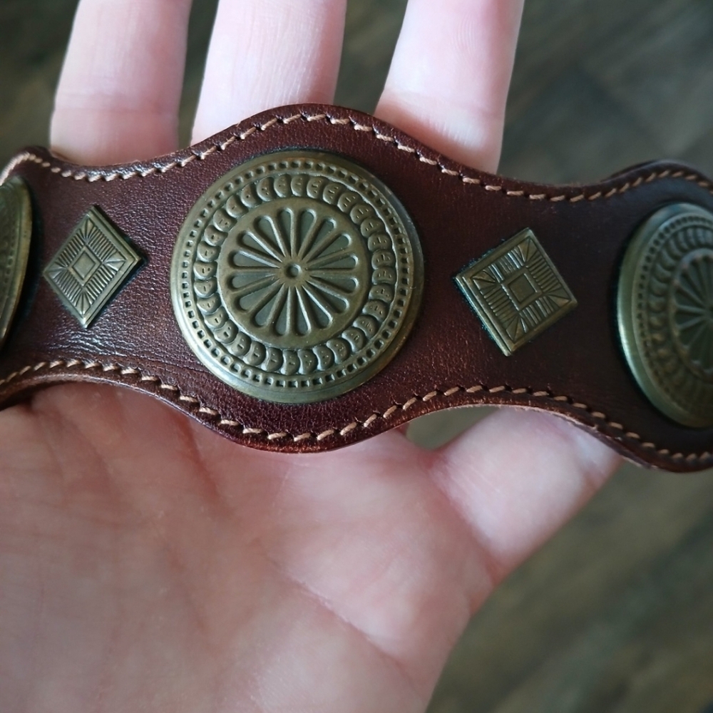 Vintage Banana Republic Brown Leather Brass Western Concho Belt. Made in Italy - Picture 9 of 12